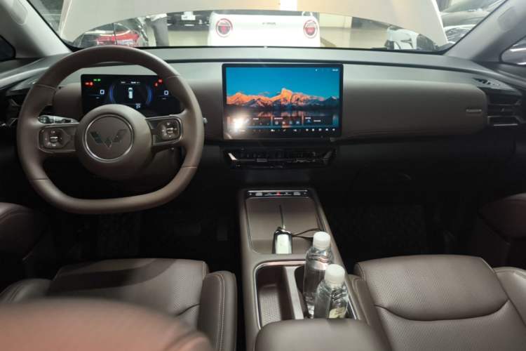Used Wuling Starlight 730 2025 Model Pure Electric 500km Luxury Edition Center Console
