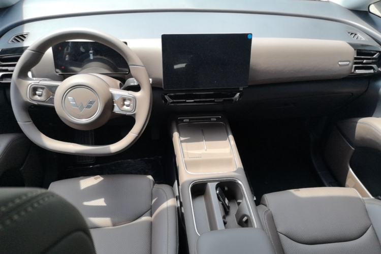 Used Wuling Starlight 730 2025 Model Plug-in Hybrid 125km Luxury Edition Center Console