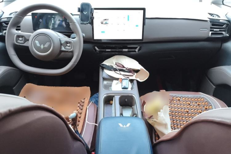Used Wuling Starlight 730 2025 Model Pure Electric 500km Luxury Edition Center Console