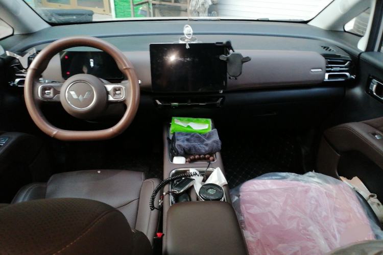 Used Wuling Starlight 730 2025 Model Plug-in Hybrid 125km Luxury Edition Center Console