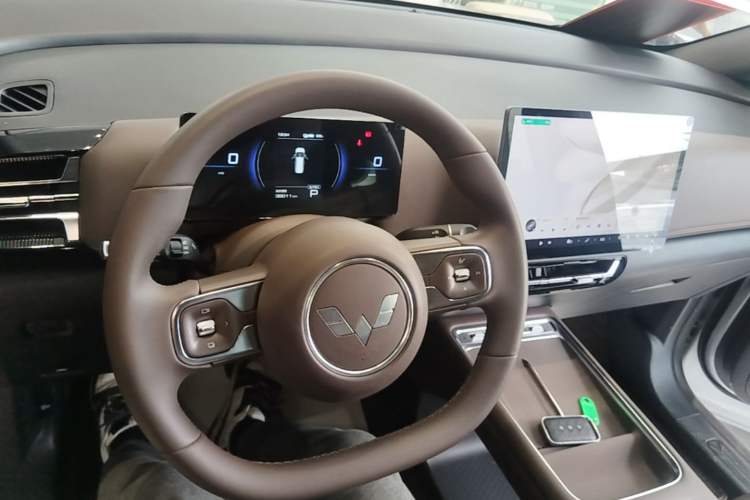 Used Wuling Starlight 730 2025 Model Pure Electric 500km Luxury Edition Center Console