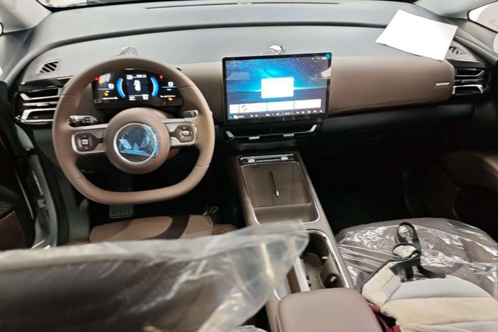 Used Wuling Starlight 730 2025 Model Plug-in Hybrid 125km Luxury Edition Center Console