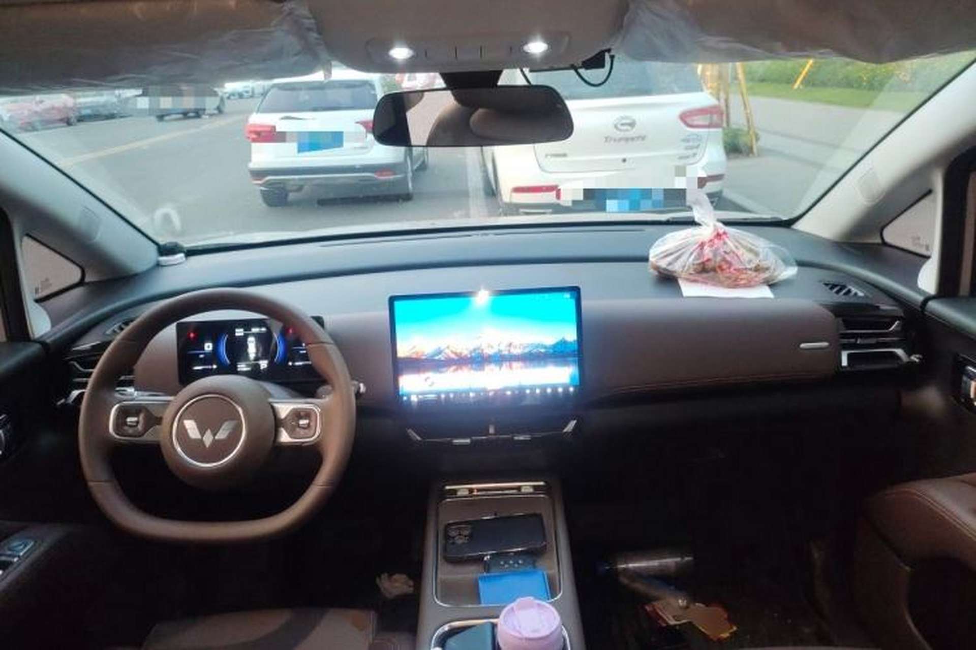 Used Wuling Starlight 730 2025 Model Plug-in Hybrid 125km Luxury Edition Center Console