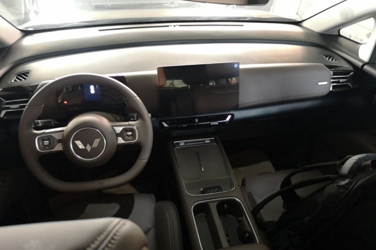 Used Wuling Starlight 730 2025 Model Plug-in Hybrid 125km Luxury Edition Center Console
