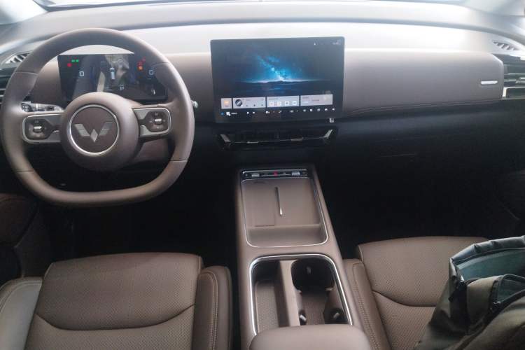 Used Wuling Starlight 730 2025 Model Pure Electric 500km Luxury Edition Center Console