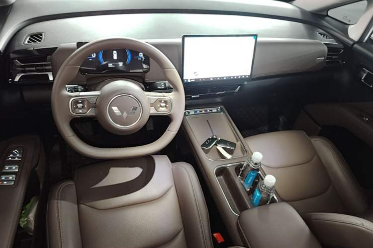 Used Wuling Starlight 730 2025 Model Pure Electric 500km Luxury Edition Center Console