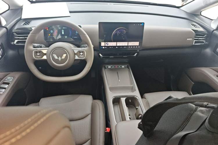 Used Wuling Starlight 730 2025 Model Plug-in Hybrid 125km Luxury Edition Center Console