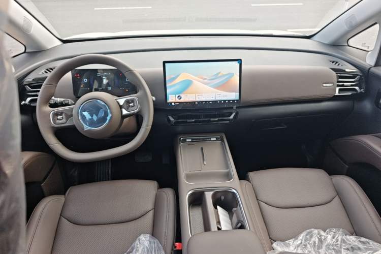 Used Wuling Starlight 730 2025 Model Plug-in Hybrid 125km Luxury Edition Center Console