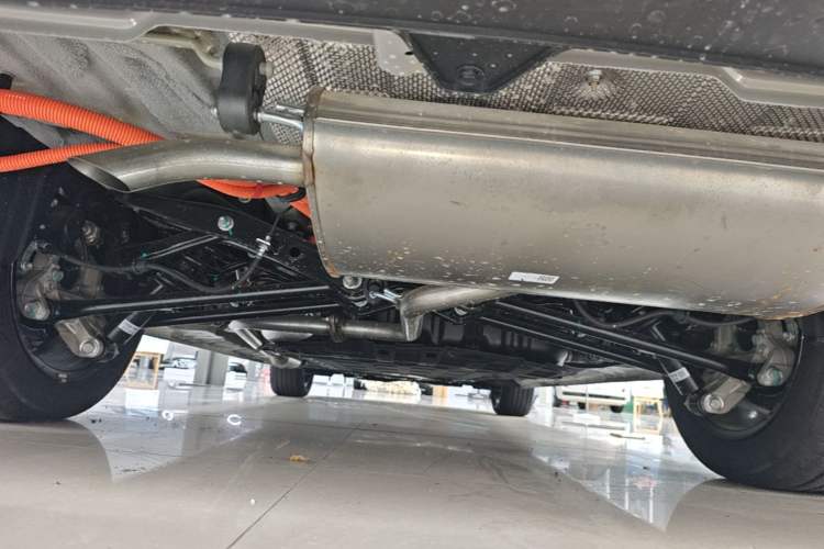 Used Wuling Starlight 730 2025 Model Plug-in Hybrid 125km Luxury Edition Chassis Rear