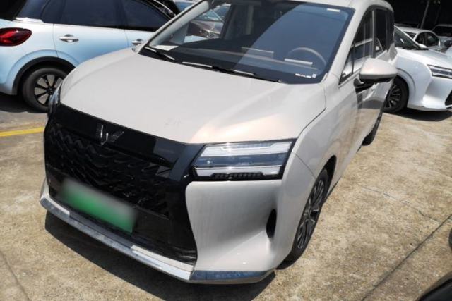 Used Wuling Starlight 730 2025 Model Plug-in Hybrid 125km Luxury Edition