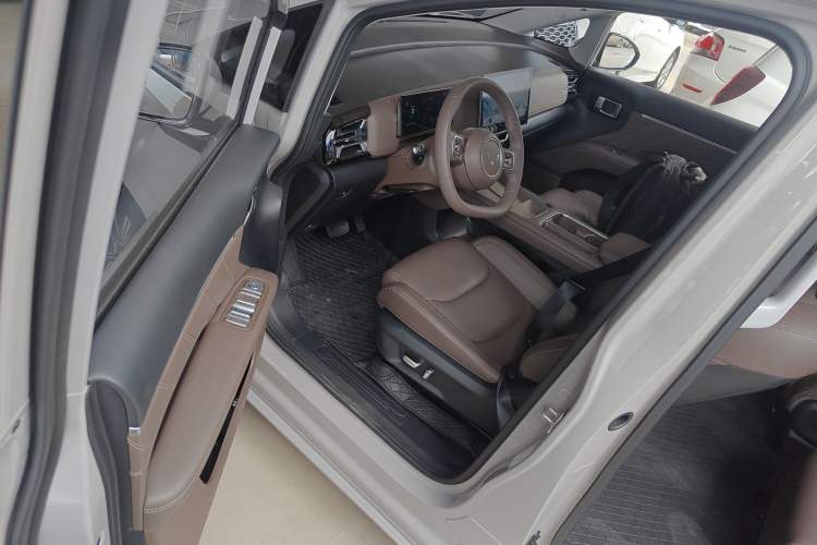 Used Wuling Starlight 730 2025 Model Plug-in Hybrid 125km Luxury Edition Driver Seat