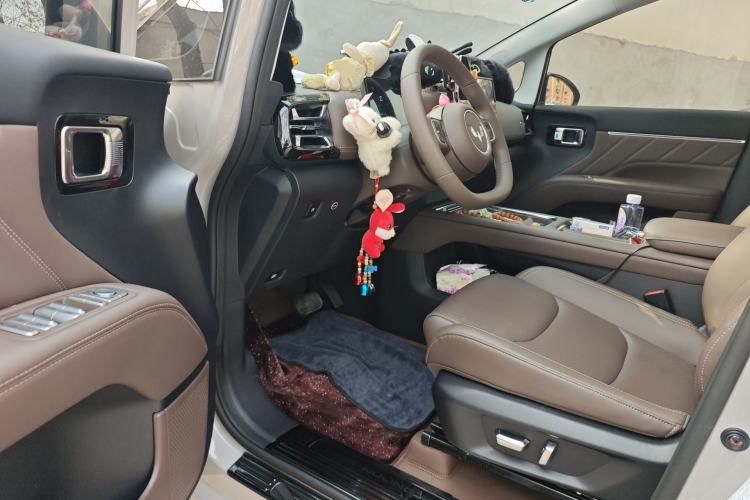 Used Wuling Starlight 730 2025 Model Plug-in Hybrid 125km Luxury Edition Driver Seat