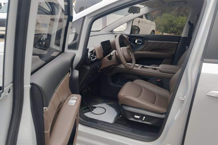 Used Wuling Starlight 730 2025 Model Plug-in Hybrid 125km Luxury Edition Driver Seat