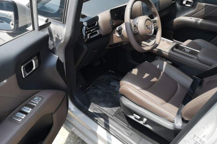 Used Wuling Starlight 730 2025 Model Plug-in Hybrid 125km Luxury Edition Driver Seat