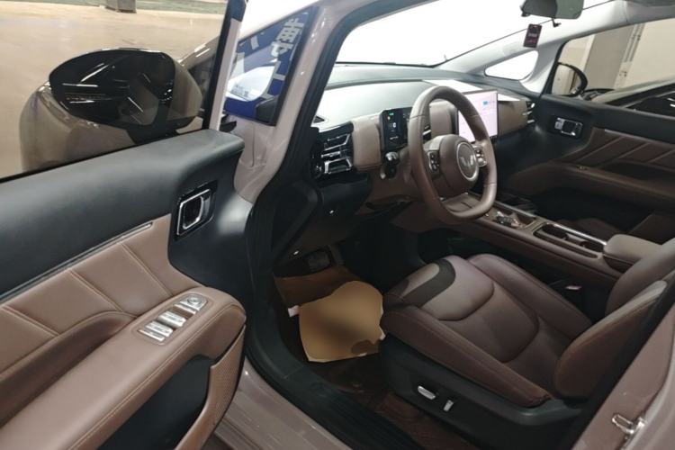 Used Wuling Starlight 730 2025 Model Plug-in Hybrid 125km Luxury Edition Driver Seat