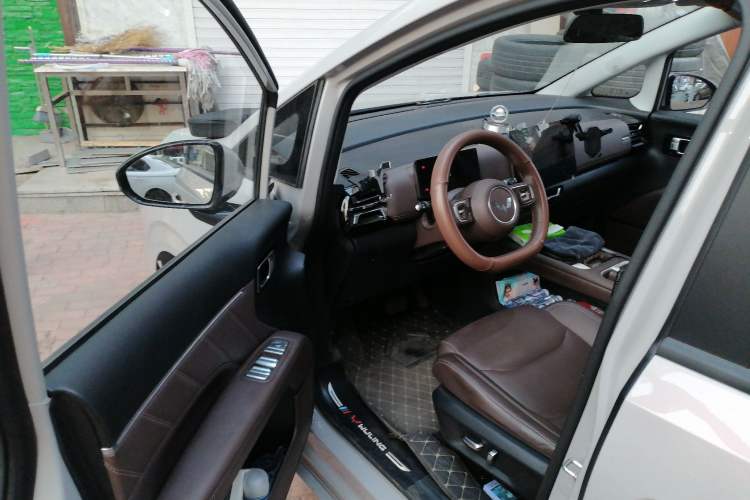 Used Wuling Starlight 730 2025 Model Plug-in Hybrid 125km Luxury Edition Driver Seat
