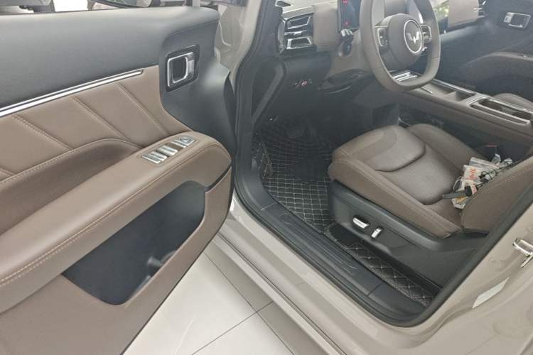 Used Wuling Starlight 730 2025 Model Plug-in Hybrid 125km Luxury Edition Driver Seat