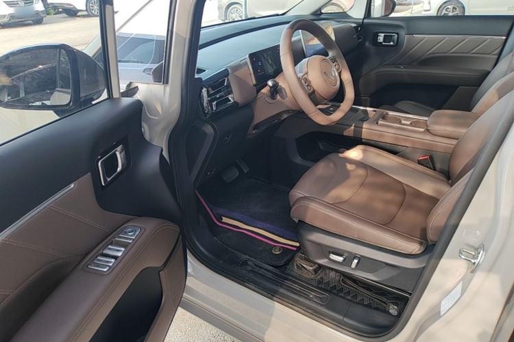 Used Wuling Starlight 730 2025 Model Plug-in Hybrid 125km Luxury Edition Driver Seat