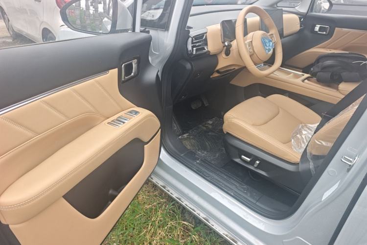 Used Wuling Starlight 730 2025 Model Plug-in Hybrid 125km Luxury Edition Driver Seat