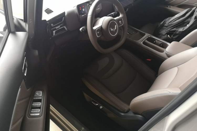 Used Wuling Starlight 730 2025 Model Plug-in Hybrid 125km Luxury Edition Driver Seat