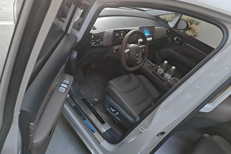 Used Wuling Starlight 730 2025 Model Pure Electric 500km Luxury Edition Driver Seat