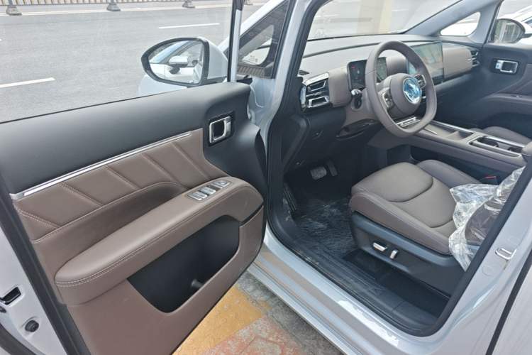 Used Wuling Starlight 730 2025 Model Plug-in Hybrid 125km Luxury Edition Driver Seat