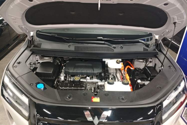 Used Wuling Starlight 730 2025 Model Plug-in Hybrid 125km Luxury Edition Engine Bay