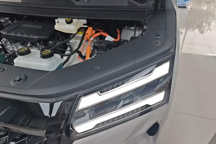 Used Wuling Starlight 730 2025 Model Plug-in Hybrid 125km Luxury Edition Engine Bay Left