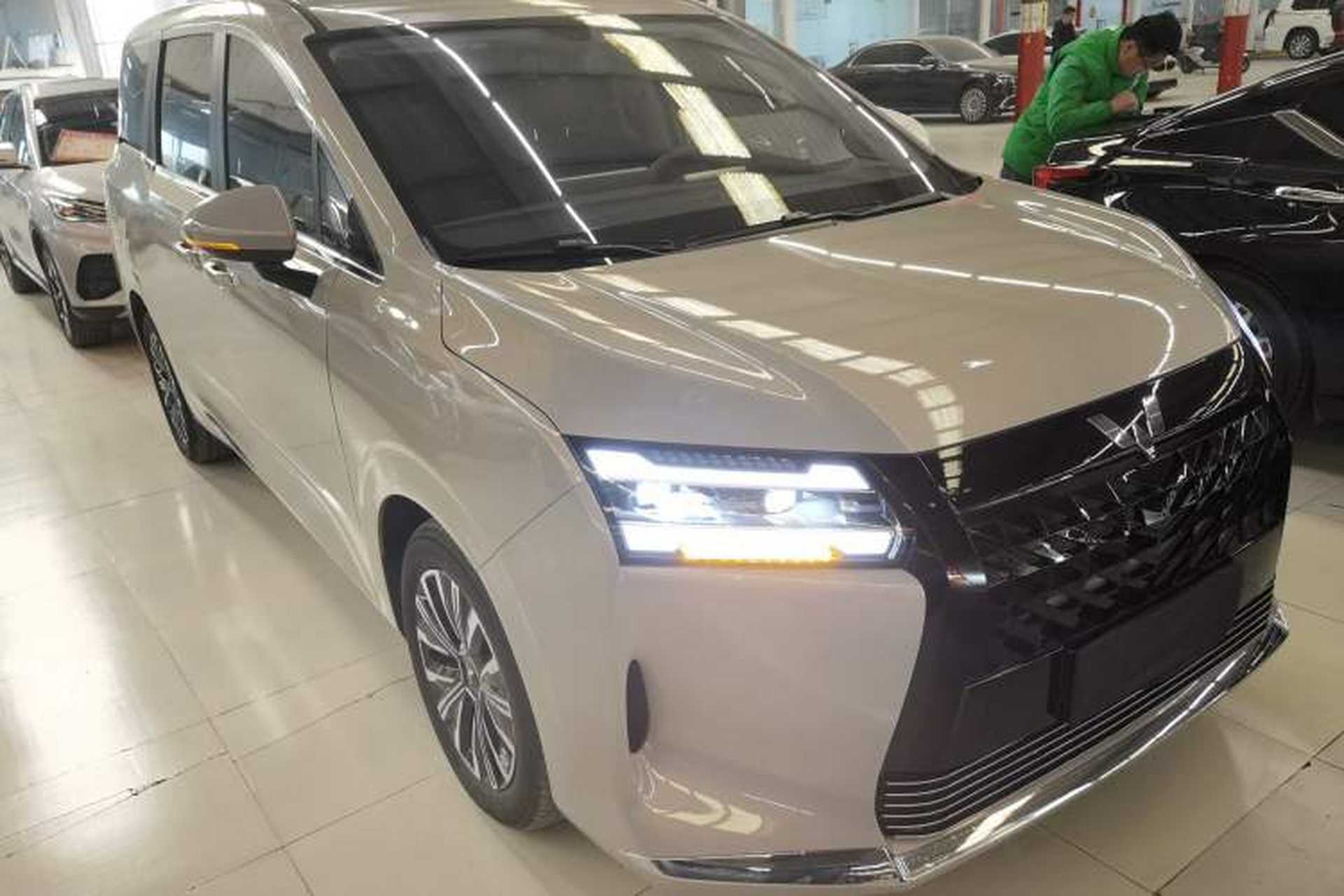 Used Wuling Starlight 730 2025 Model Plug-in Hybrid 125km Luxury Edition Exterior 2