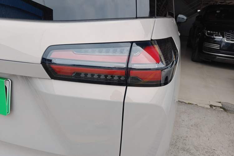 Used Wuling Starlight 730 2025 Model Plug-in Hybrid 125km Luxury Edition Exterior 3