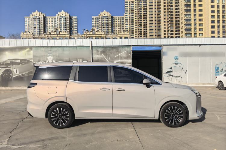 Used Wuling Starlight 730 2025 Model Plug-in Hybrid 125km Luxury Edition Exterior 3