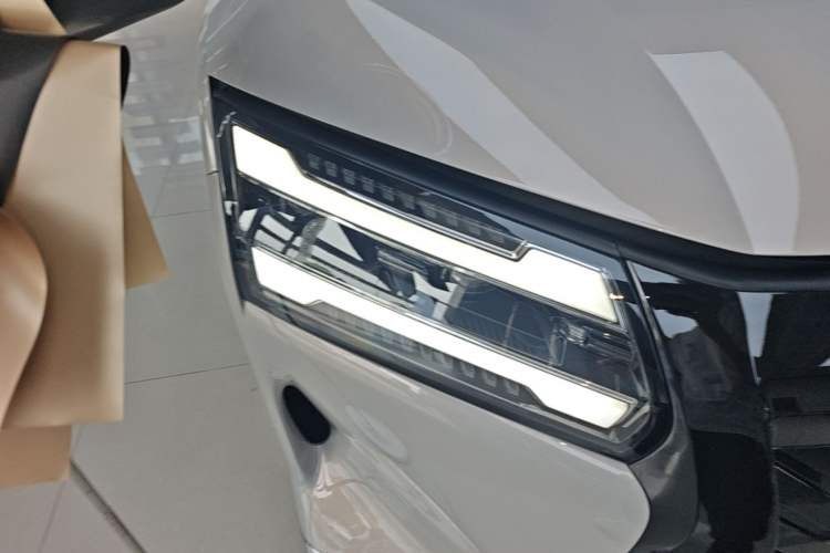 Used Wuling Starlight 730 2025 Model Plug-in Hybrid 125km Luxury Edition Exterior 3