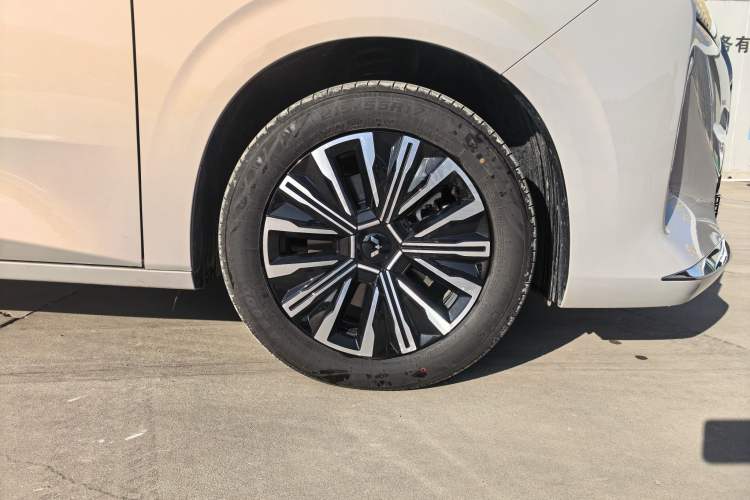 Used Wuling Starlight 730 2025 Model Plug-in Hybrid 125km Luxury Edition Exterior 7