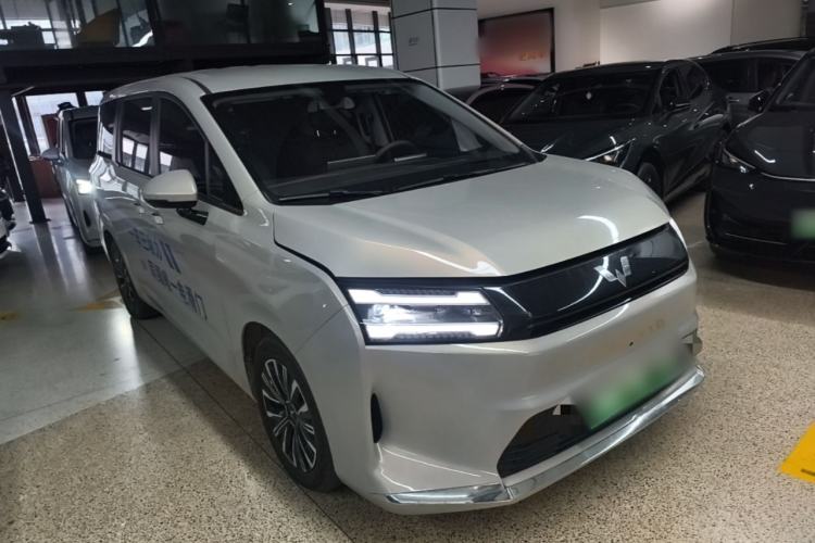 Used Wuling Starlight 730 2025 Model Pure Electric 500km Luxury Edition Front Right 45 Deg