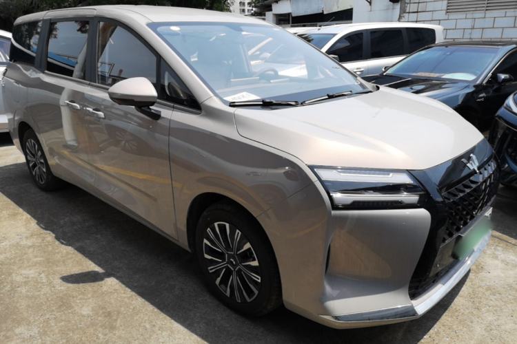 Used Wuling Starlight 730 2025 Model Plug-in Hybrid 125km Luxury Edition Front Right 45 Deg
