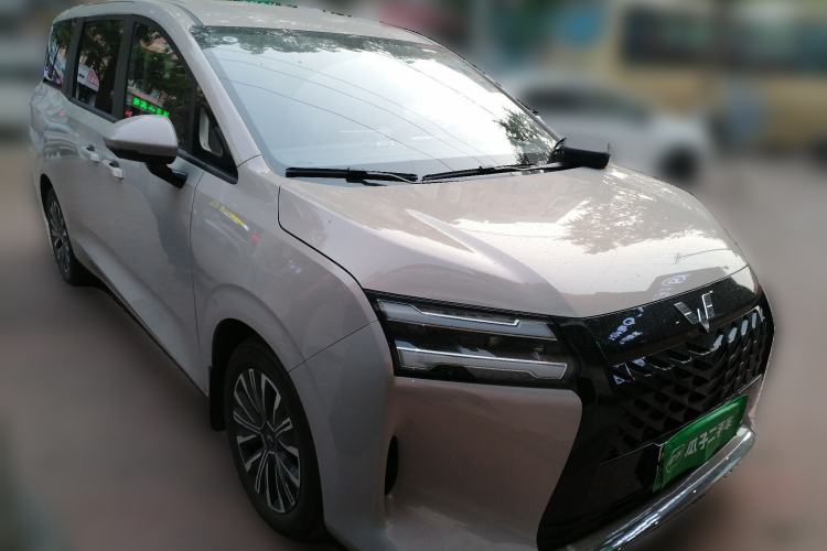 Used Wuling Starlight 730 2025 Model Plug-in Hybrid 125km Luxury Edition Front Right 45 Deg
