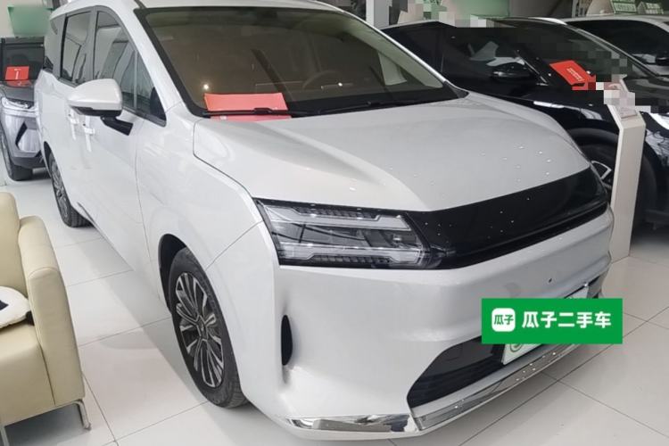 Used Wuling Starlight 730 2025 Model Pure Electric 500km Luxury Edition Front Right 45 Deg