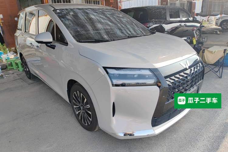 Used Wuling Starlight 730 2025 Model Plug-in Hybrid 125km Luxury Edition Front Right 45 Deg