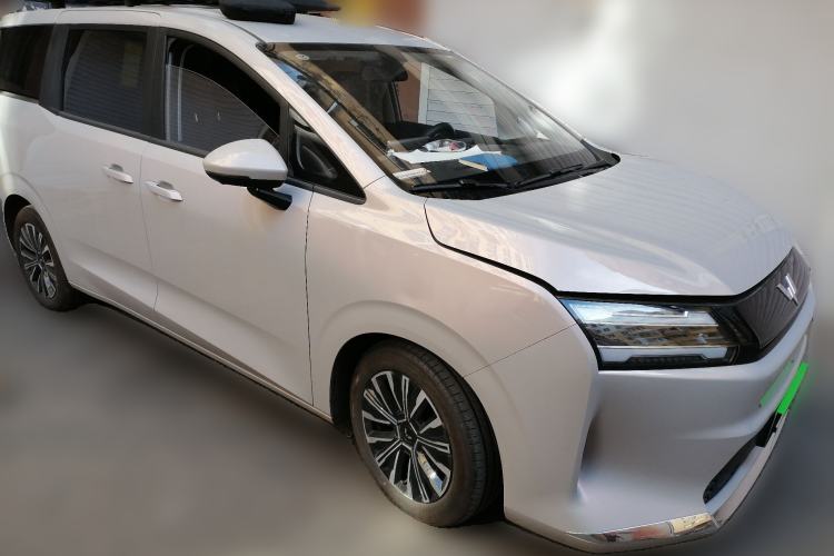 Used Wuling Starlight 730 2025 Model Pure Electric 500km Luxury Edition Front Right 45 Deg