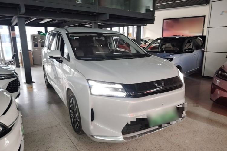 Used Wuling Starlight 730 2025 Model Pure Electric 500km Luxury Edition Front Right 45 Deg