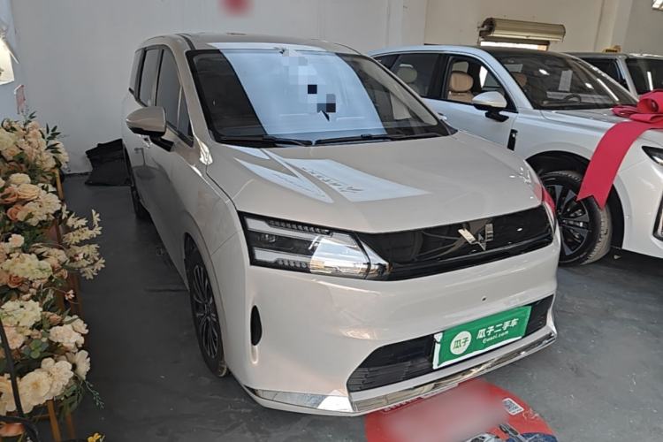 Used Wuling Starlight 730 2025 Model Pure Electric 500km Luxury Edition Front Right 45 Deg