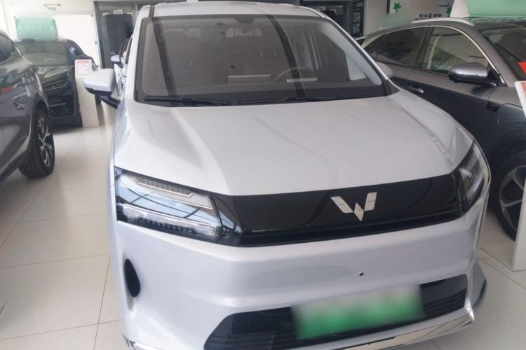 Used Wuling Starlight 730 2025 Model Pure Electric 500km Luxury Edition Front
