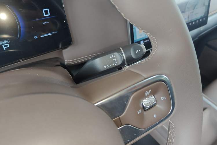 Used Wuling Starlight 730 2025 Model Plug-in Hybrid 125km Luxury Edition Gear Lever