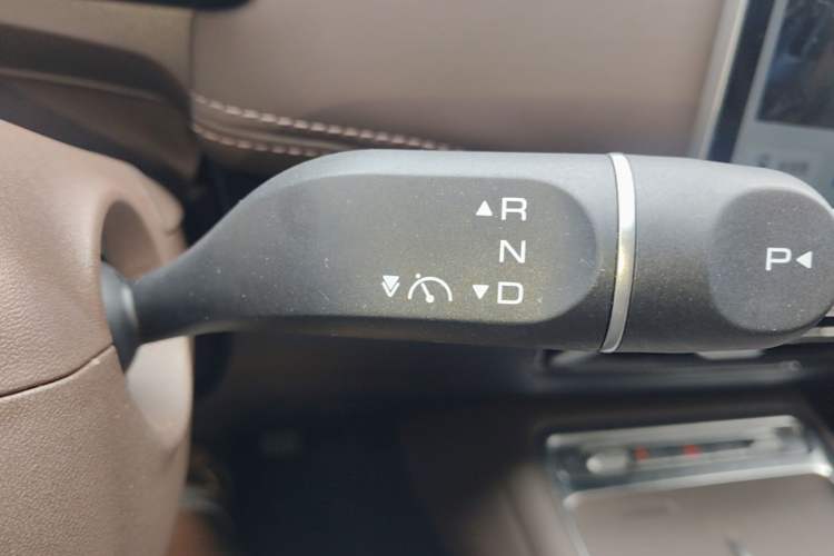 Used Wuling Starlight 730 2025 Model Plug-in Hybrid 125km Luxury Edition Gear Lever