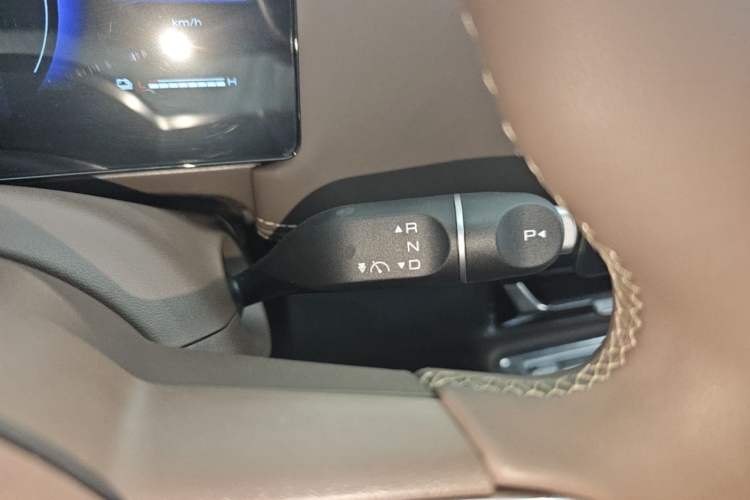 Used Wuling Starlight 730 2025 Model Plug-in Hybrid 125km Luxury Edition Gear Lever