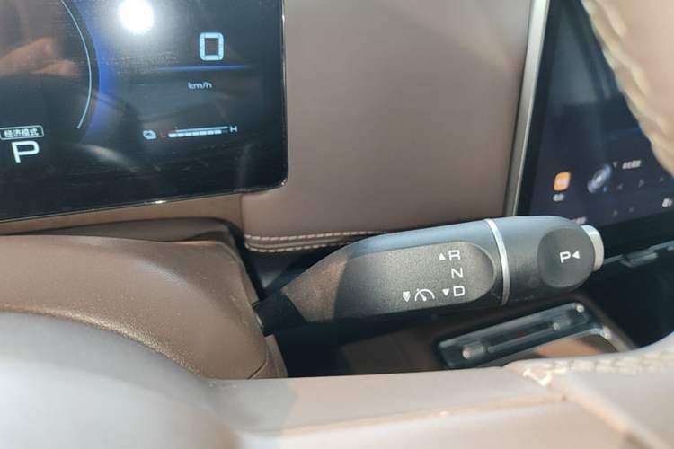 Used Wuling Starlight 730 2025 Model Plug-in Hybrid 125km Luxury Edition Gear Lever
