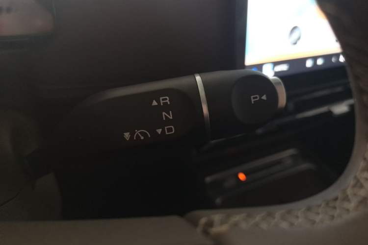 Used Wuling Starlight 730 2025 Model Plug-in Hybrid 125km Luxury Edition Gear Lever
