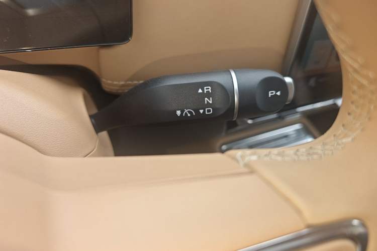 Used Wuling Starlight 730 2025 Model Plug-in Hybrid 125km Luxury Edition Gear Lever