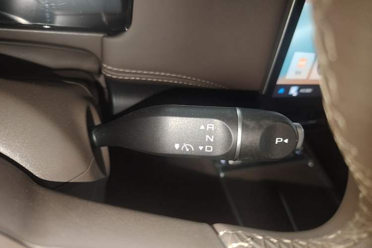 Used Wuling Starlight 730 2025 Model Pure Electric 500km Luxury Edition Gear Lever