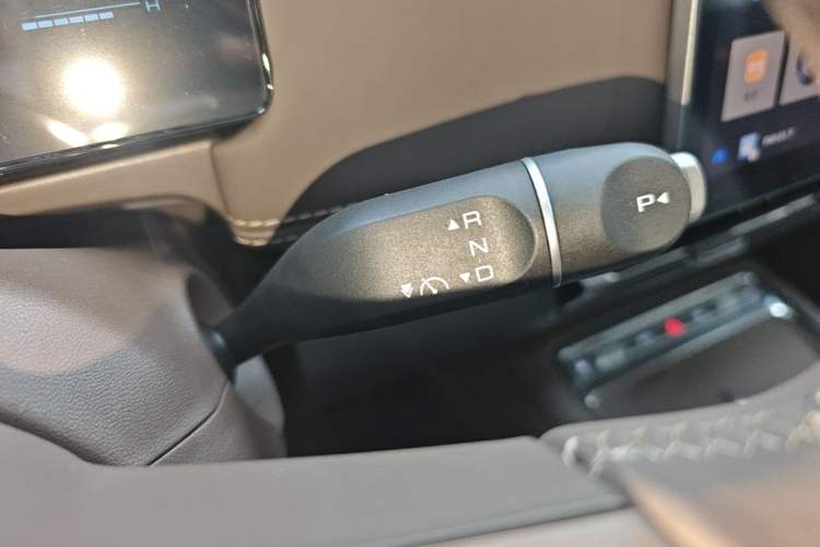 Used Wuling Starlight 730 2025 Model Plug-in Hybrid 125km Luxury Edition Gear Lever